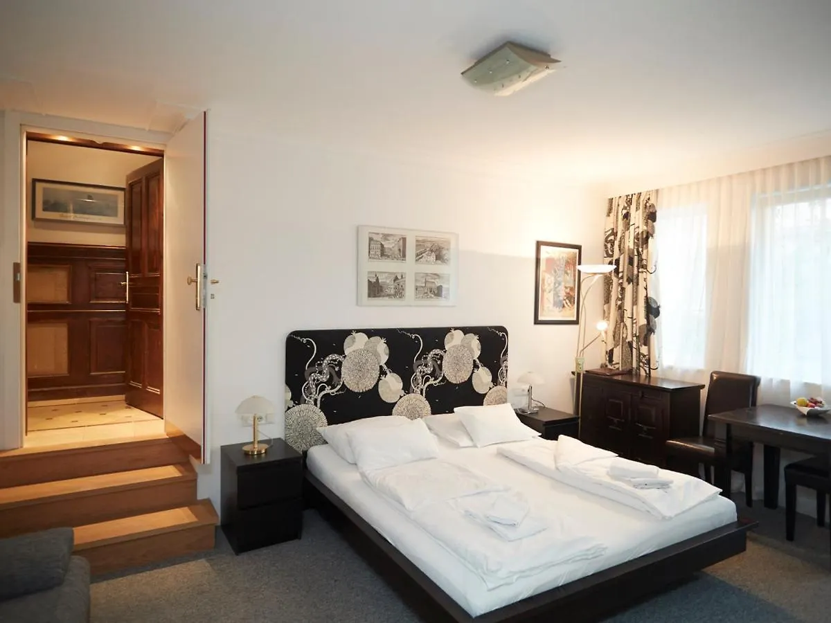 Vienna Studio Apartments 0*,